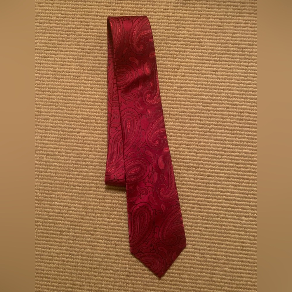 Irvine Park handmade paisley red tie 100% silk
